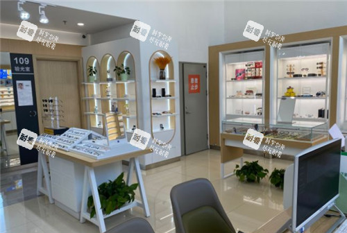 大连何氏眼科配镜区 大连何氏眼科配镜区