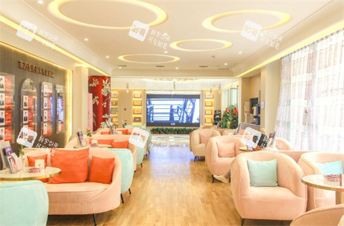 郑州东方整形美容医院一楼休息区