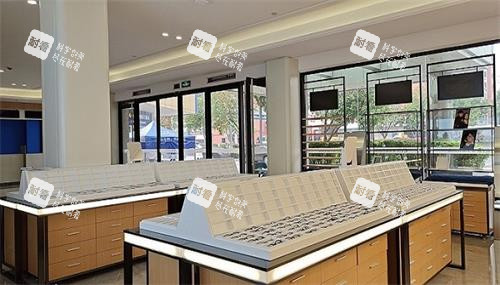 广州爱尔眼科医院配镜区