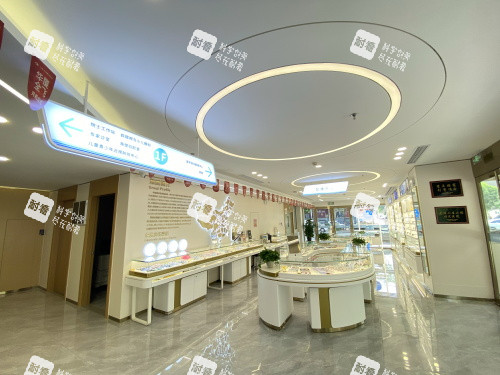 大连华厦眼科前台大厅环境