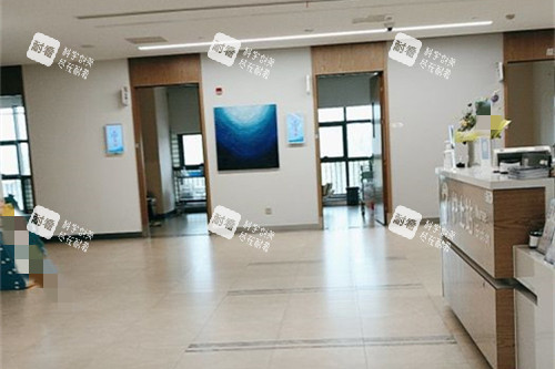 上海医大医院眼科诊室门口