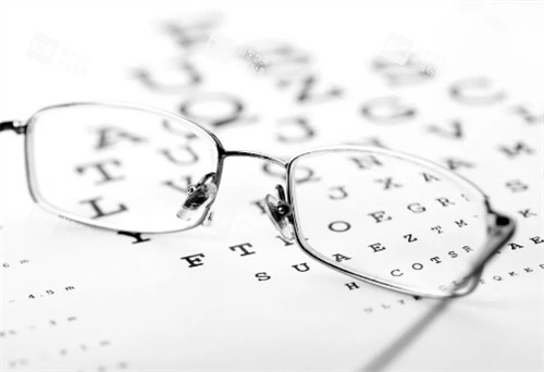 老花眼镜图片 老花眼镜图片