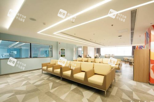 深圳博爱曙光眼科医院候诊区