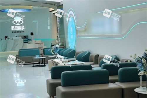 成都睛彩眼科医院候诊区 成都睛彩眼科医院候诊区
