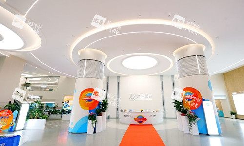 深圳普瑞眼科前台环境