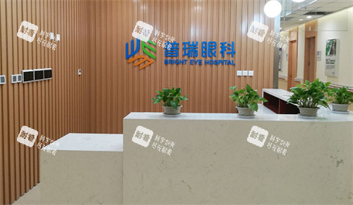 沈阳普瑞眼科医院导医台环境 沈阳普瑞眼科医院导医台环境