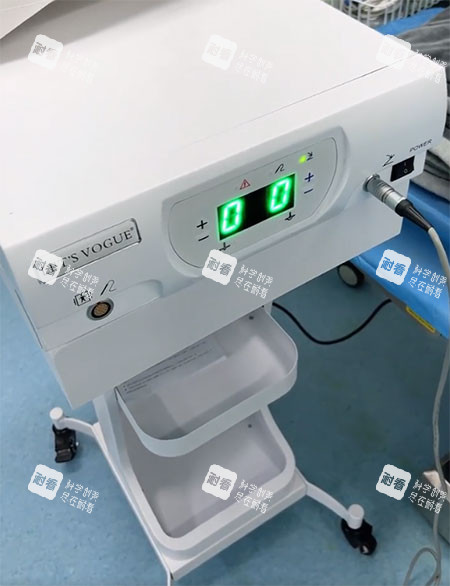 维密金雕设备仪器照片