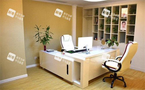 合肥崔劲松医疗美容新地店面诊