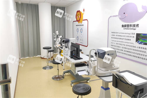 无锡明昕眼科门诊部二楼角塑验配区