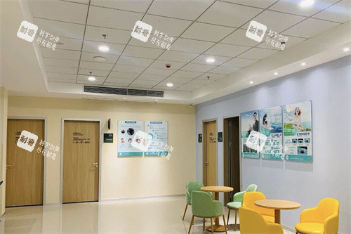 鹤山爱尔新希望眼科医院诊区