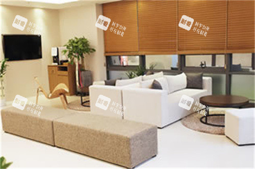 韩国丽优美皮肤科等候区