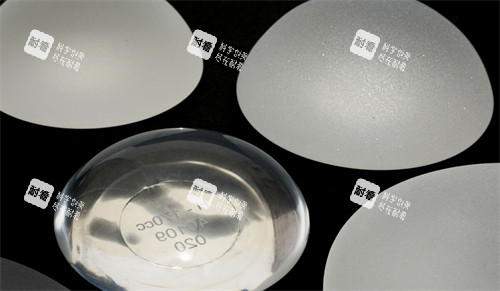 隆胸假体示意图展示