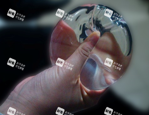 隆胸假体手捏 隆胸假体手捏