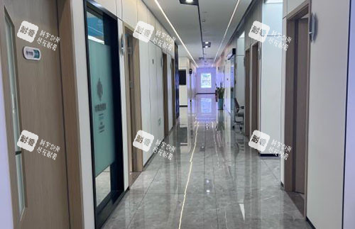 东莞尚青逸植发走廊环境图