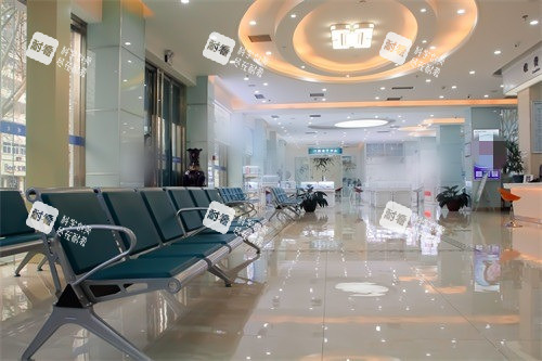郑州博爱眼科医院候诊区