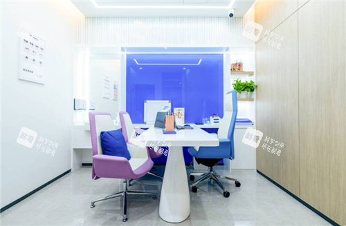 乌鲁木齐雍禾植发医生办公室