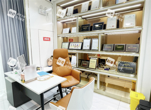 苏州百年植发面诊室