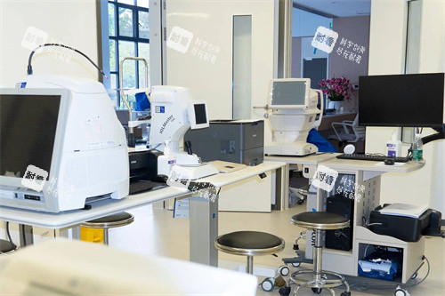 长沙星城宏朗眼科医院检查室