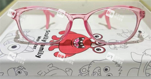 儿童近视眼镜