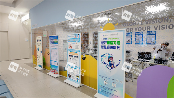 哈尔滨爱尔眼视光医院1楼大厅环境