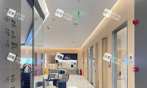 深圳爱尔西柚眼科走廊环境
