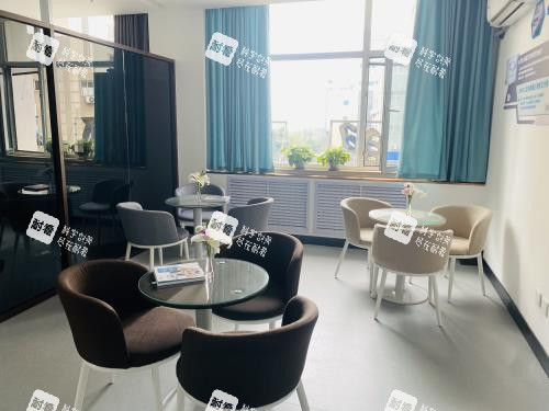青岛华厦眼科医院等待环境示意图