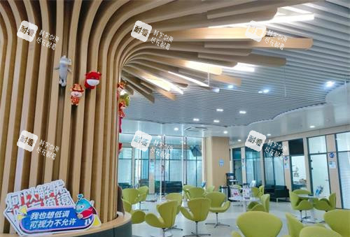 昆明普瑞眼科医院大厅等候区