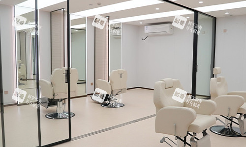 广州曙光华榜养发中心展示区