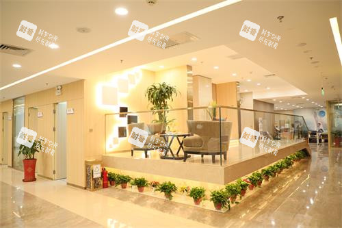 北京碧莲盛植发一楼大厅治疗环境