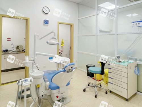 成都东篱口腔科诊室