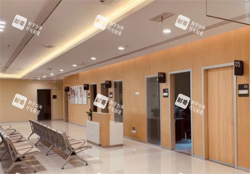 连云港爱尔眼科候诊区环境图 连云港爱尔眼科候诊区环境图