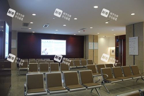 南昌新视界眼科白内障候诊区