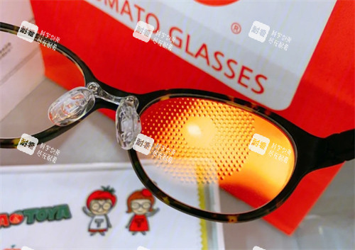 新乐学近视防控镜片特写 新乐学近视防控镜片特写