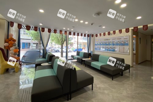 大连华厦眼科医院一楼大厅