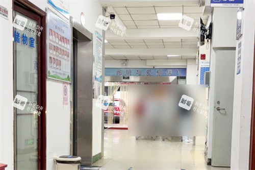 南平华厦眼科医院走廊环境