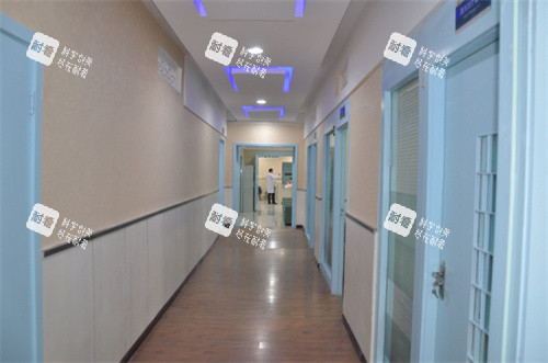 成都军建医院走廊