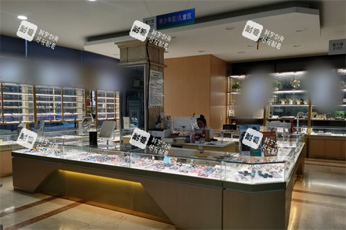 抚顺爱尔眼科医院1楼镜展区 抚顺爱尔眼科医院1楼镜展区