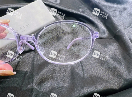 尼康控优点镜片特写 尼康控优点镜片特写