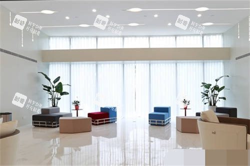 上海时光整形外科医院大厅候诊休息区环境