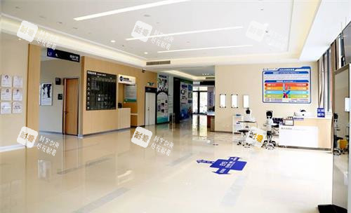 聊城爱尔眼科进门大厅