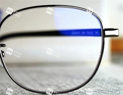 蔡司智锐镜片特写