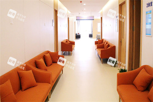 沈阳普瑞眼科医院待诊区 沈阳普瑞眼科医院待诊区