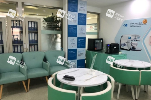 北京民众眼科医院候诊区 北京民众眼科医院候诊区