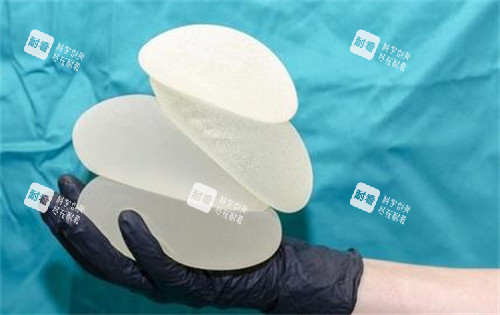 不同大小的隆胸假体 不同大小的隆胸假体