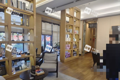 温州星范整形展示柜示意图