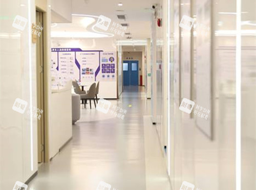 广州视百年眼科内部过道环境