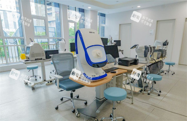 西宁爱尔眼科医院检查室