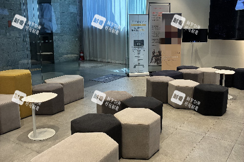 韩国奥嘉娜皮肤科候诊区