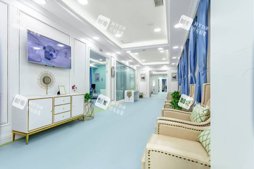 成都佰视佳眼科过道休息区环境