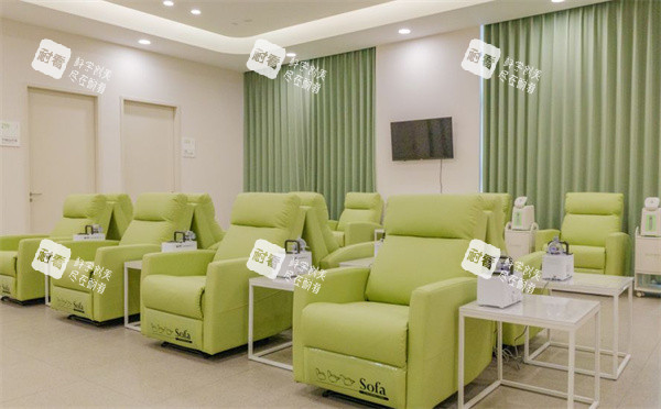 西宁爱尔眼科医院休息等待区